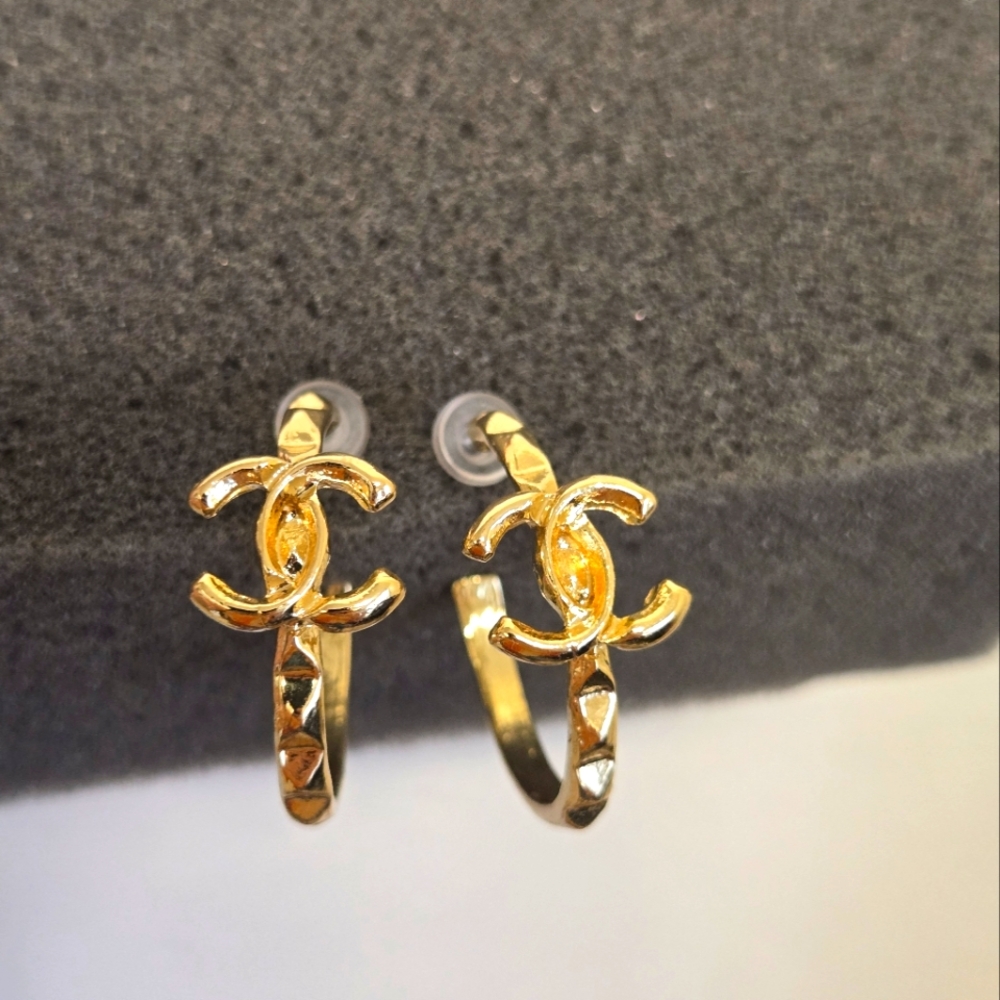gold hoop earrings *new
